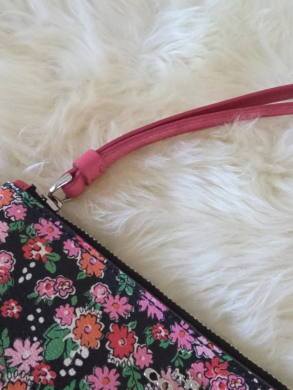 Pretty Coach Pink Posey Cluster Floral Top Zip Wristlet Wallet 🩷🌸🖤🎁